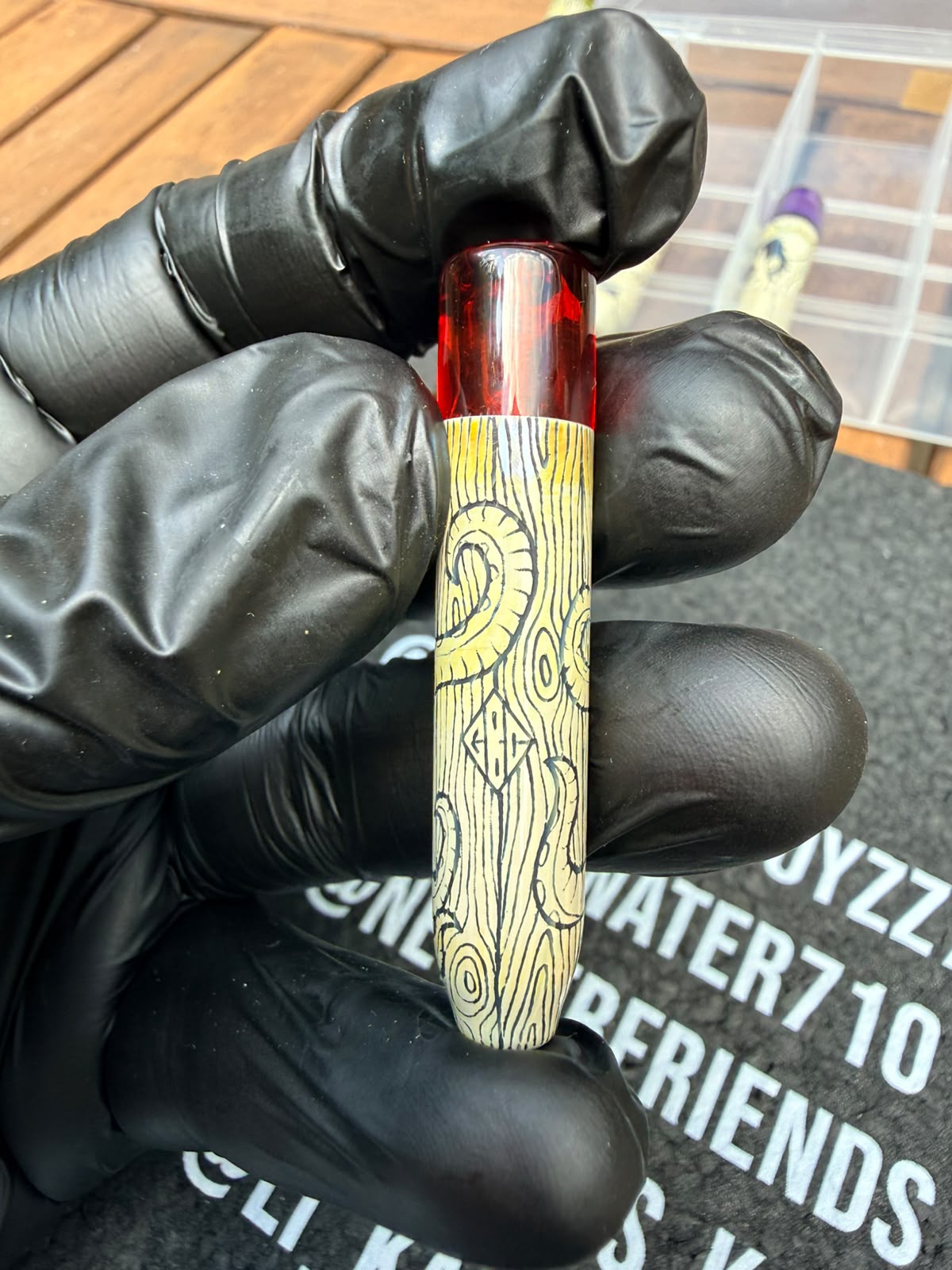 Glass by Gink Logo Glasfilter-Tip „Gold Tooth“ – Rot