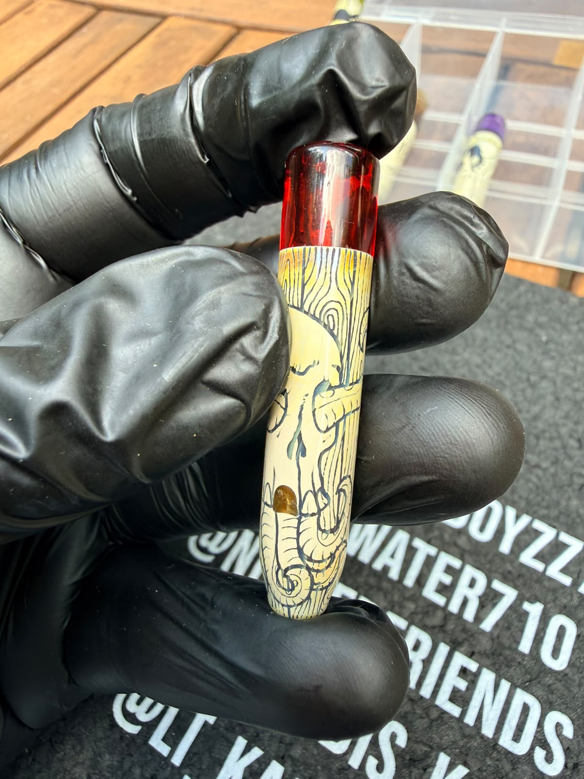 Glass by Gink Logo Glasfilter-Tip „Gold Tooth“ – Rot