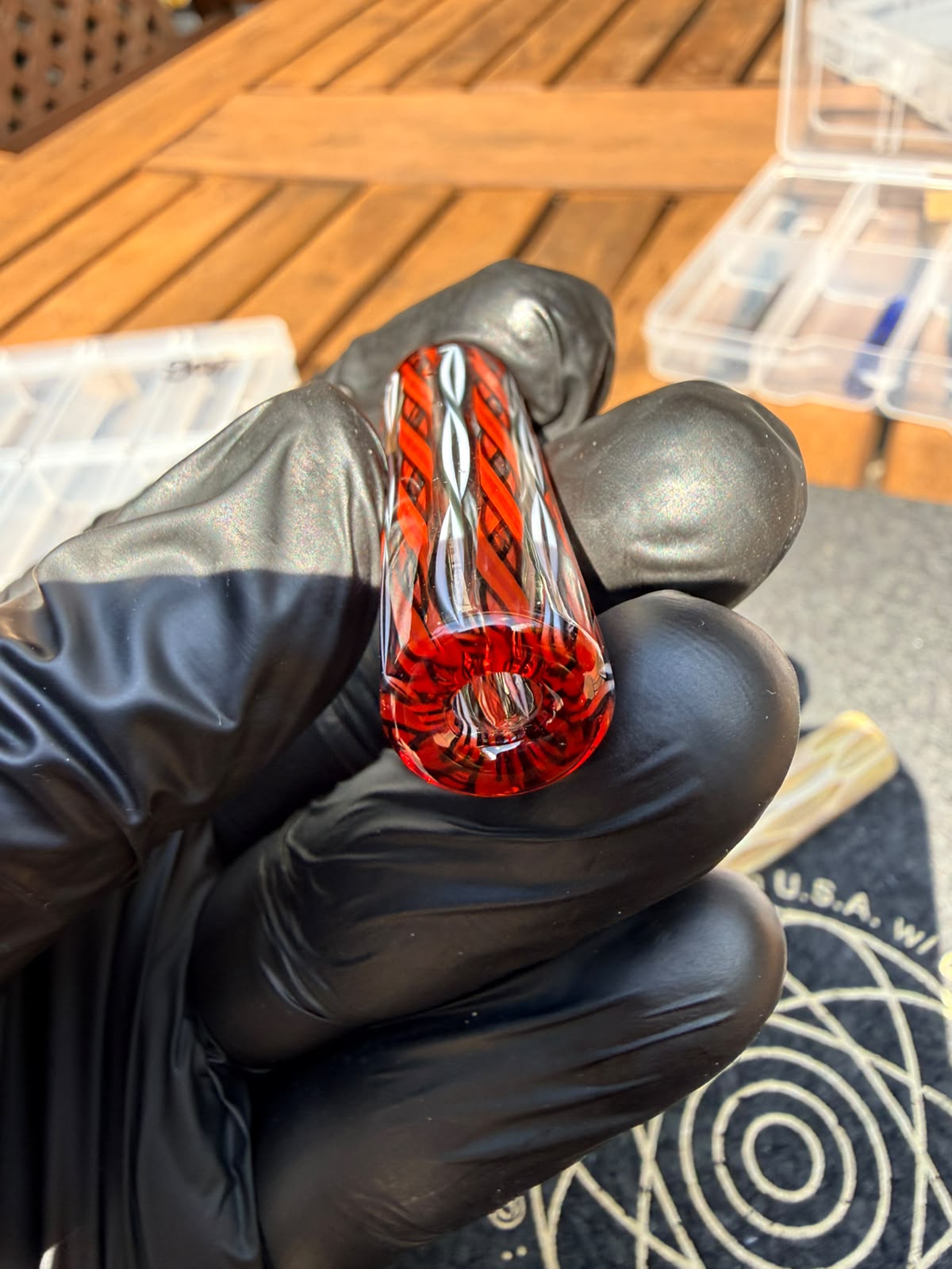 Steve H Glass Tip – Rot/Schwarz/Weiß Stripes
