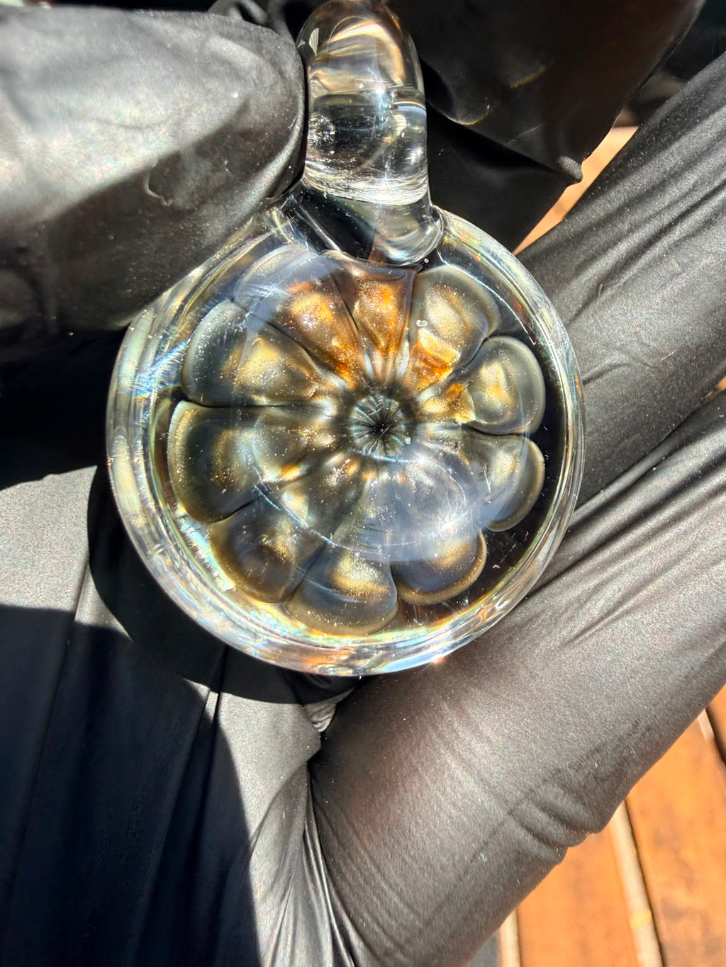 Faltermeier Glass Pendant – Schimmernde Glaskunst