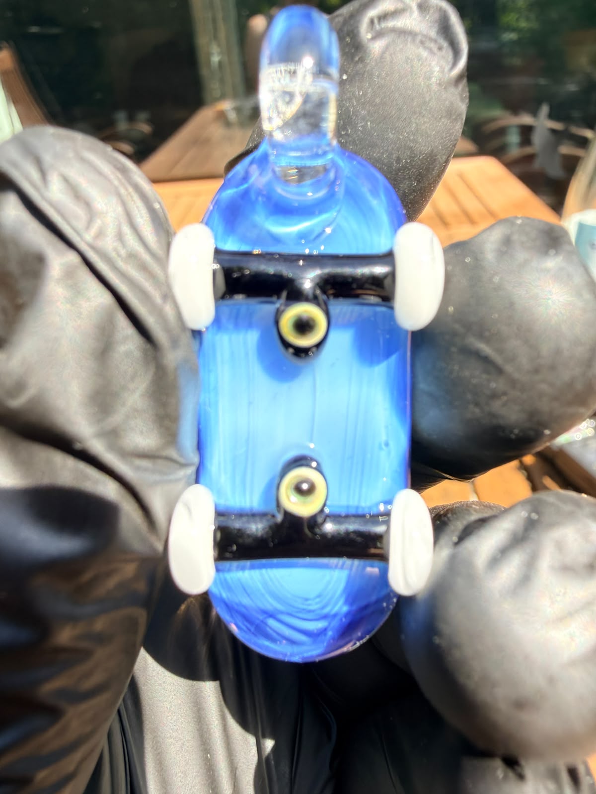 The Shackk Glass Skateboard Pendant – Handgefertigtes Mini-Kunstwerk