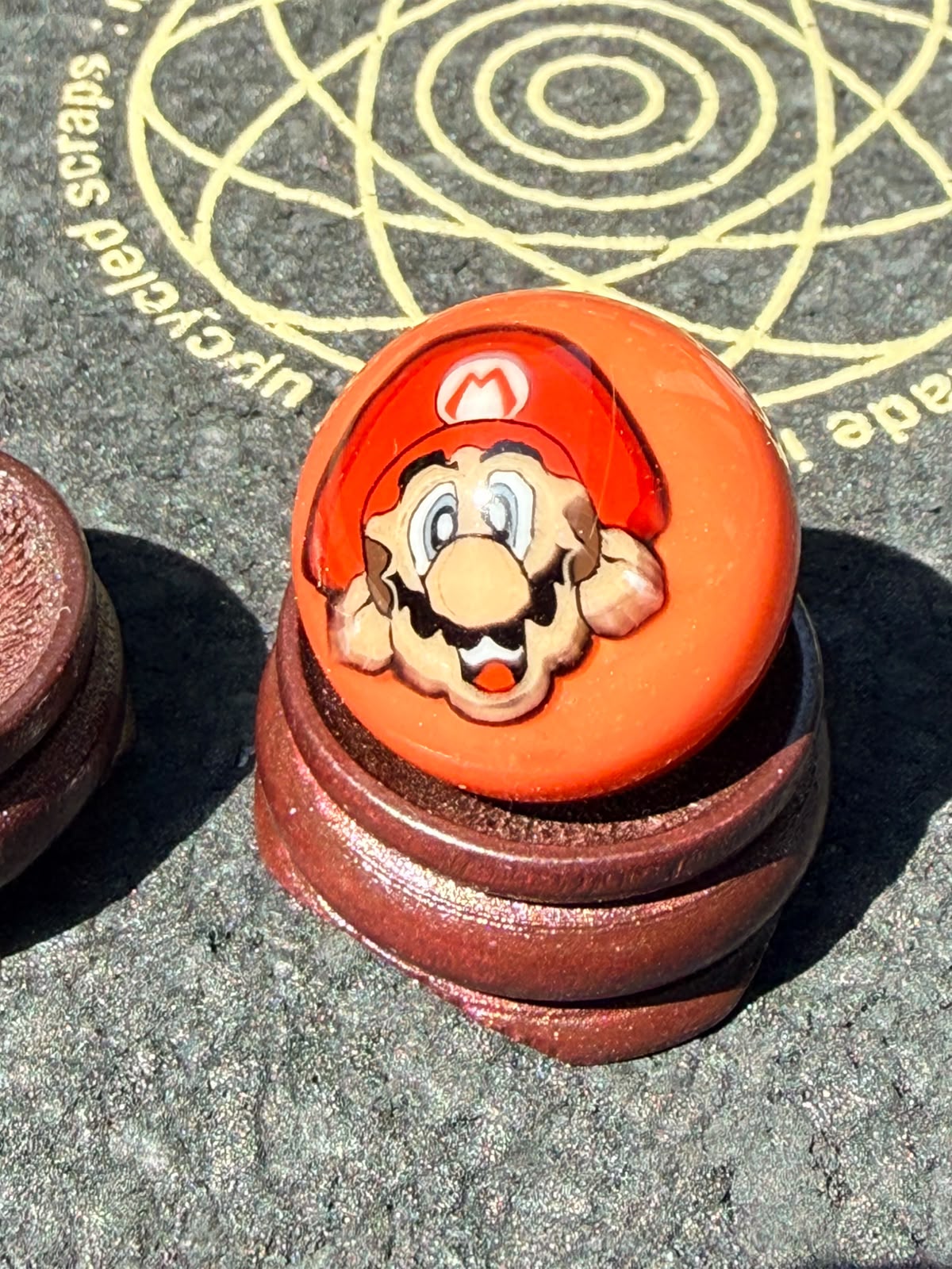 Steve H – Tower Top Marble with Super Mario & Pearl (Red, 23 mm / 6 mm)