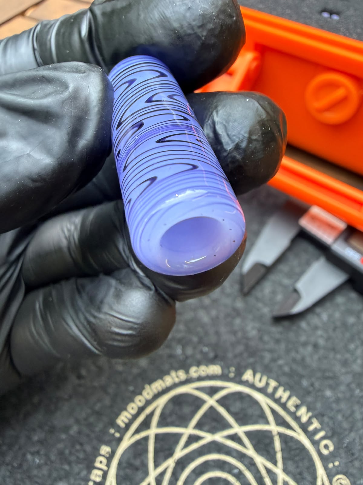 The Shackk Glass – Filter Tip (Blue Linework)