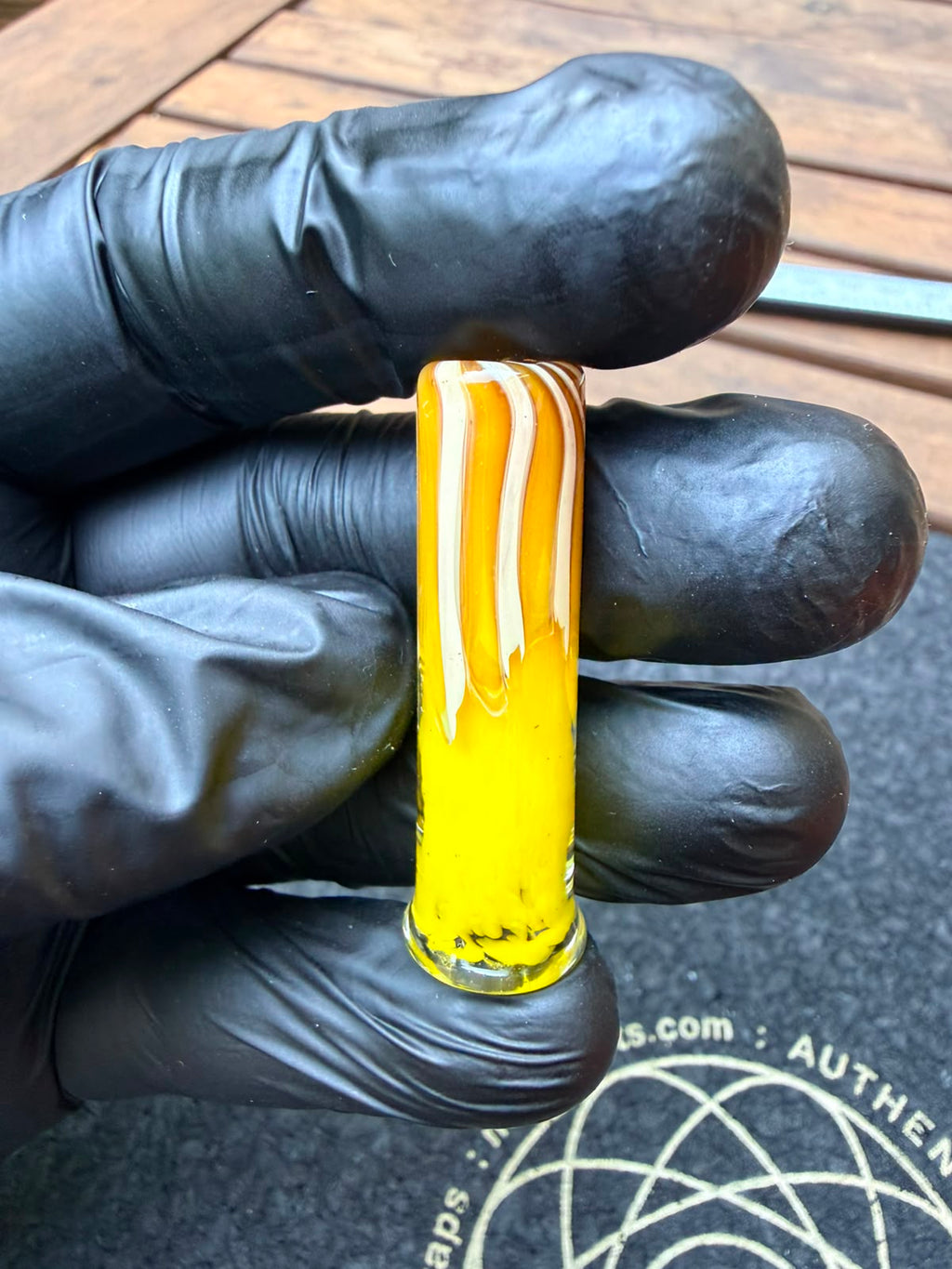 The Shackk Glass – Wig Wag Filtertip Yellow/White