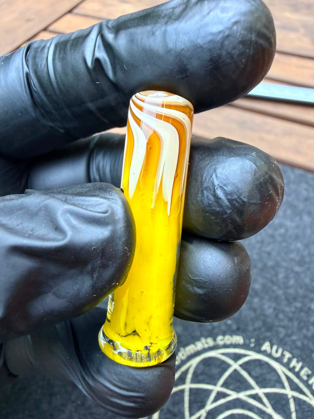 The Shackk Glass – Wig Wag Filtertip Yellow/White