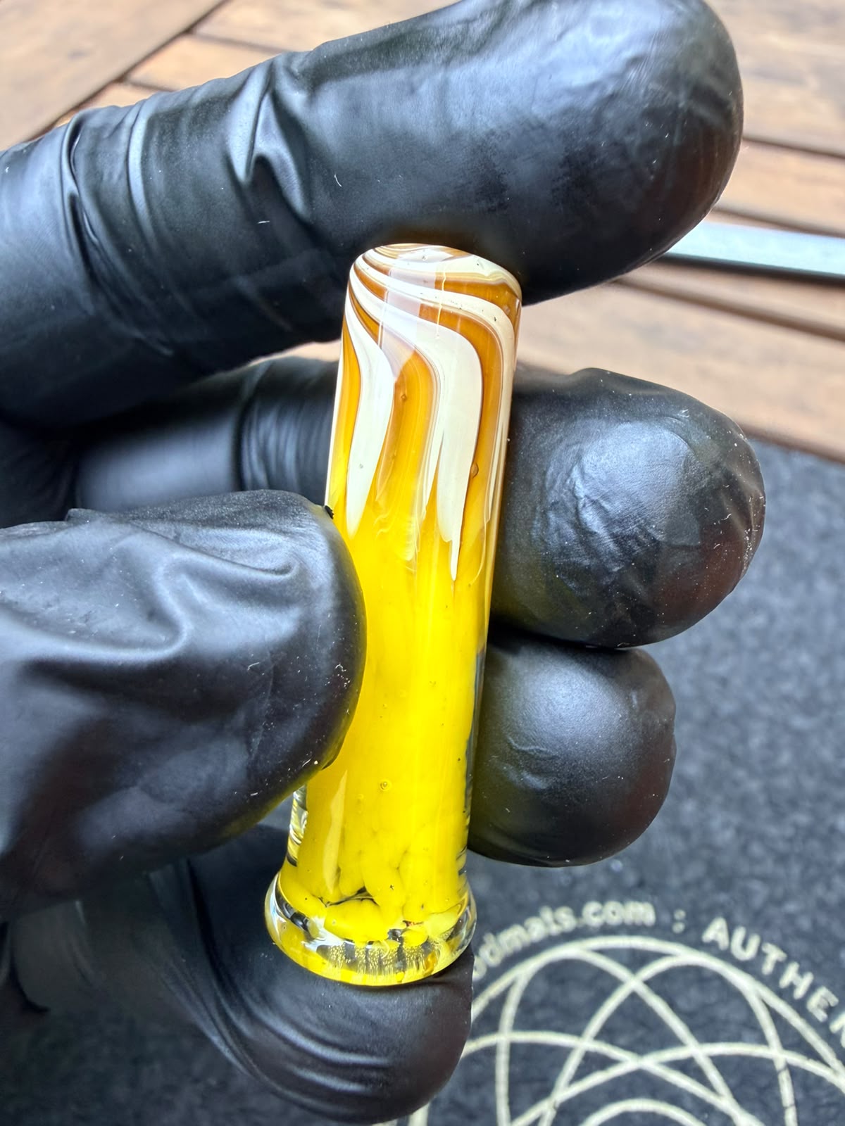 The Shackk Glass – Wig Wag Filtertip Yellow/White