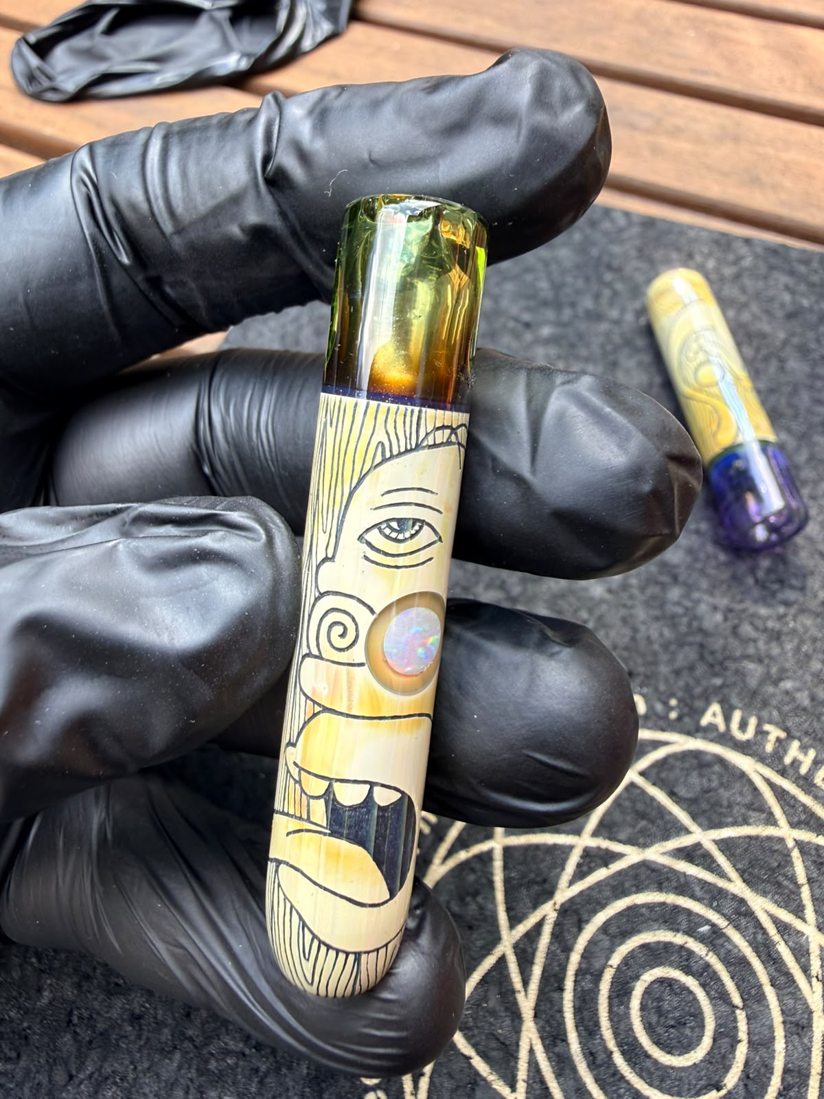 Glass by Ging – Handgravierter Homer Simpson Filtertip mit Opal