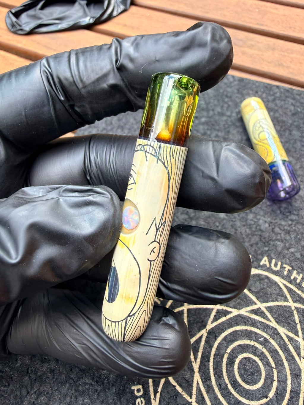 Glass by Ging – Handgravierter Homer Simpson Filtertip mit Opal