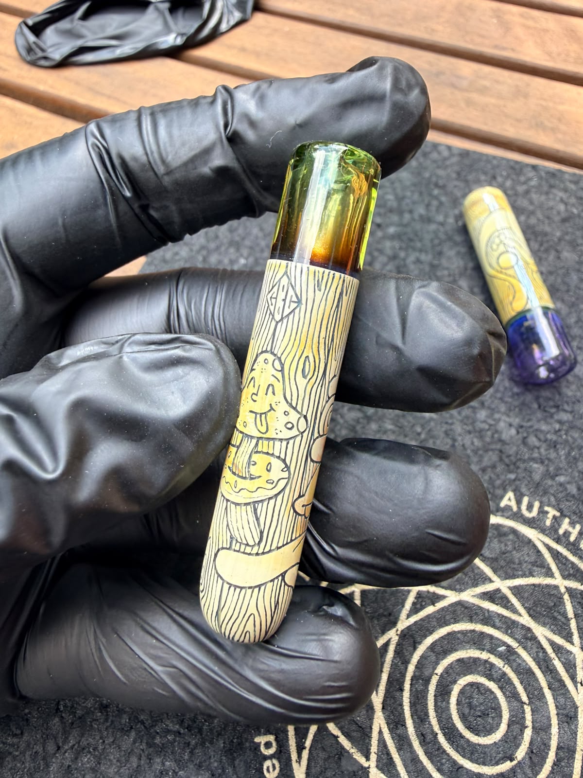 Glass by Ging – Handgravierter Homer Simpson Filtertip mit Opal