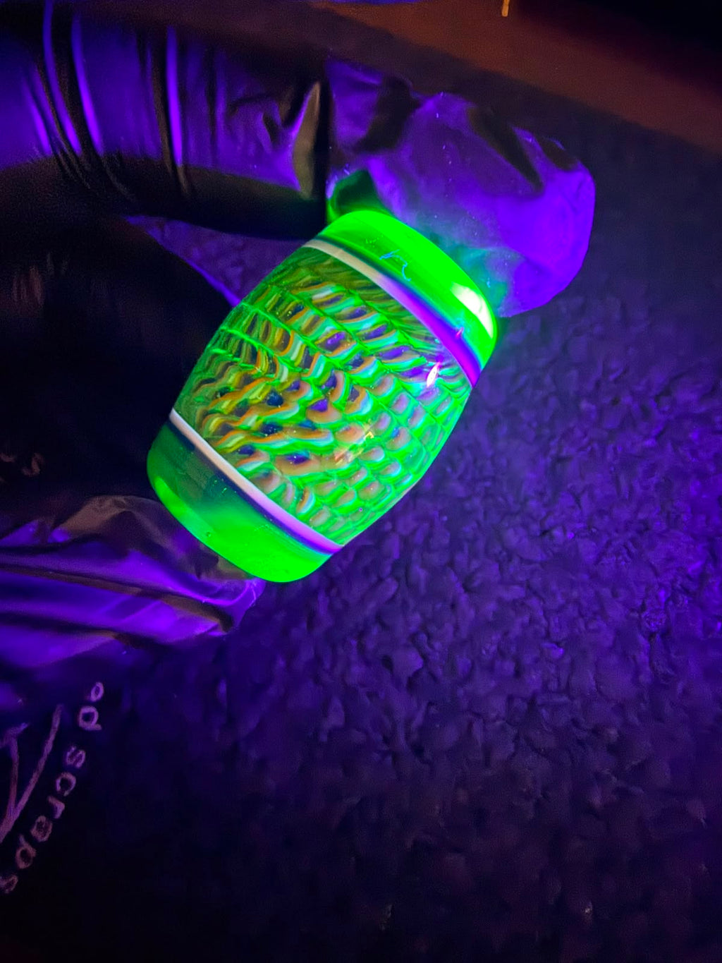 Conversion Glass – UV Reactive Pendant Bead