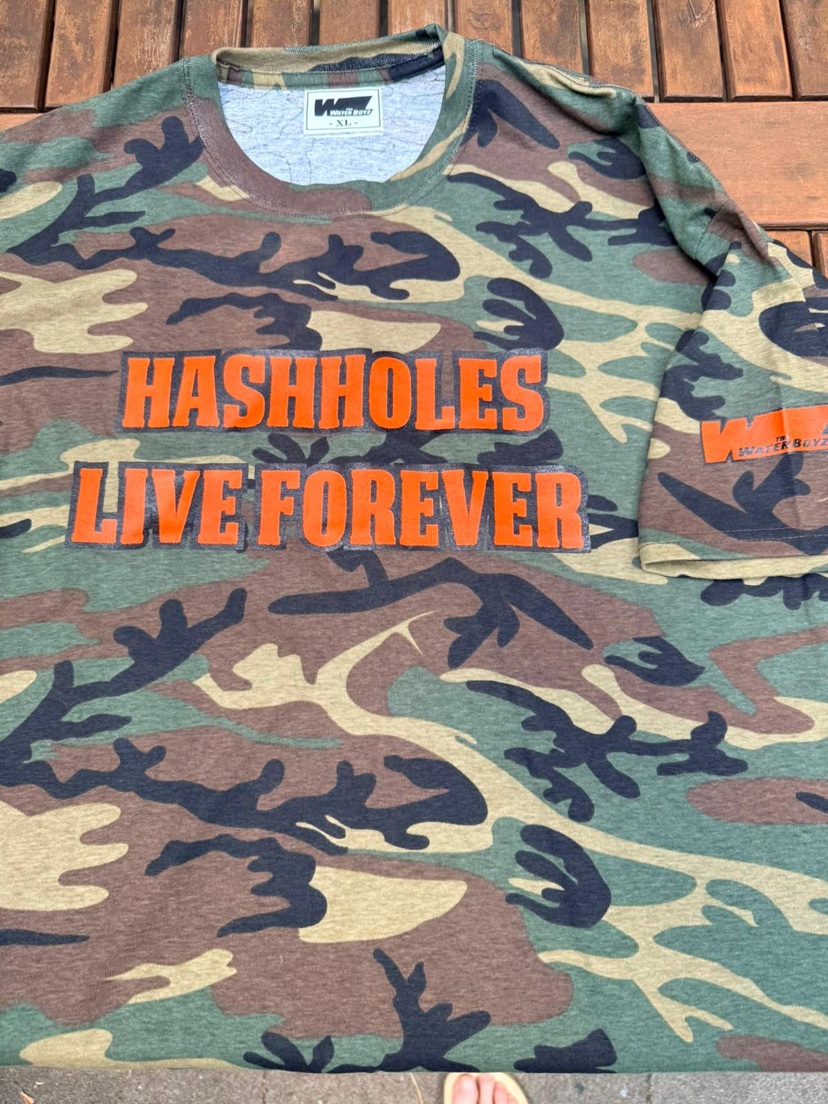 The Waterboyz – Hashholes Live Forever Camo T-Shirt (XL)