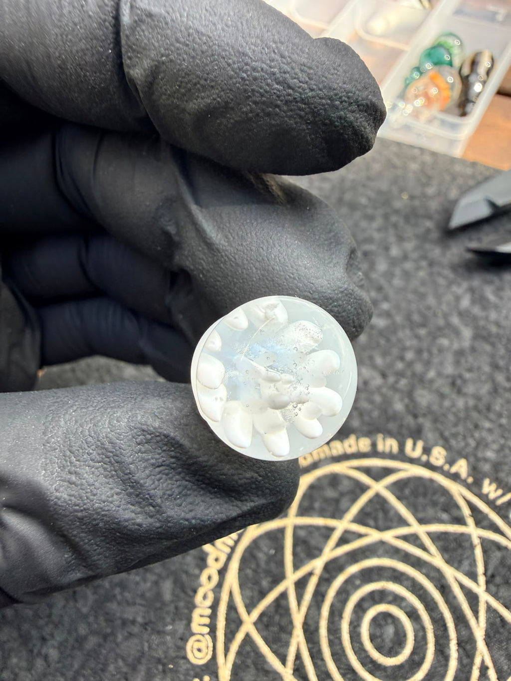 Meccas Glass Joystick Cap – White Flower