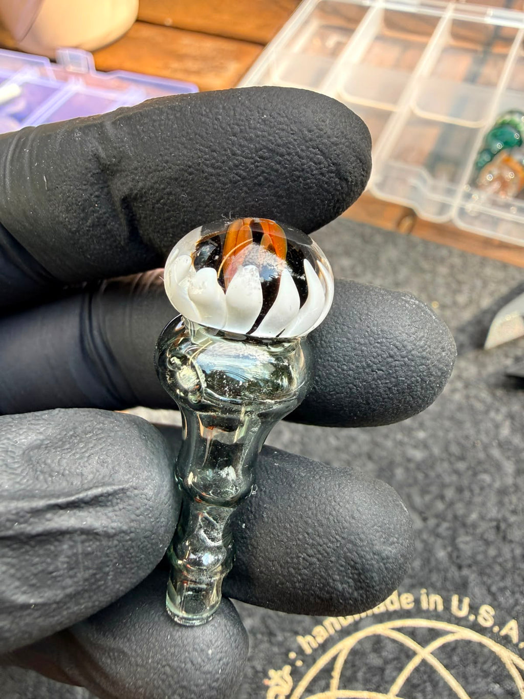 Meccas Glass Joystick Cap – White Orange Flower