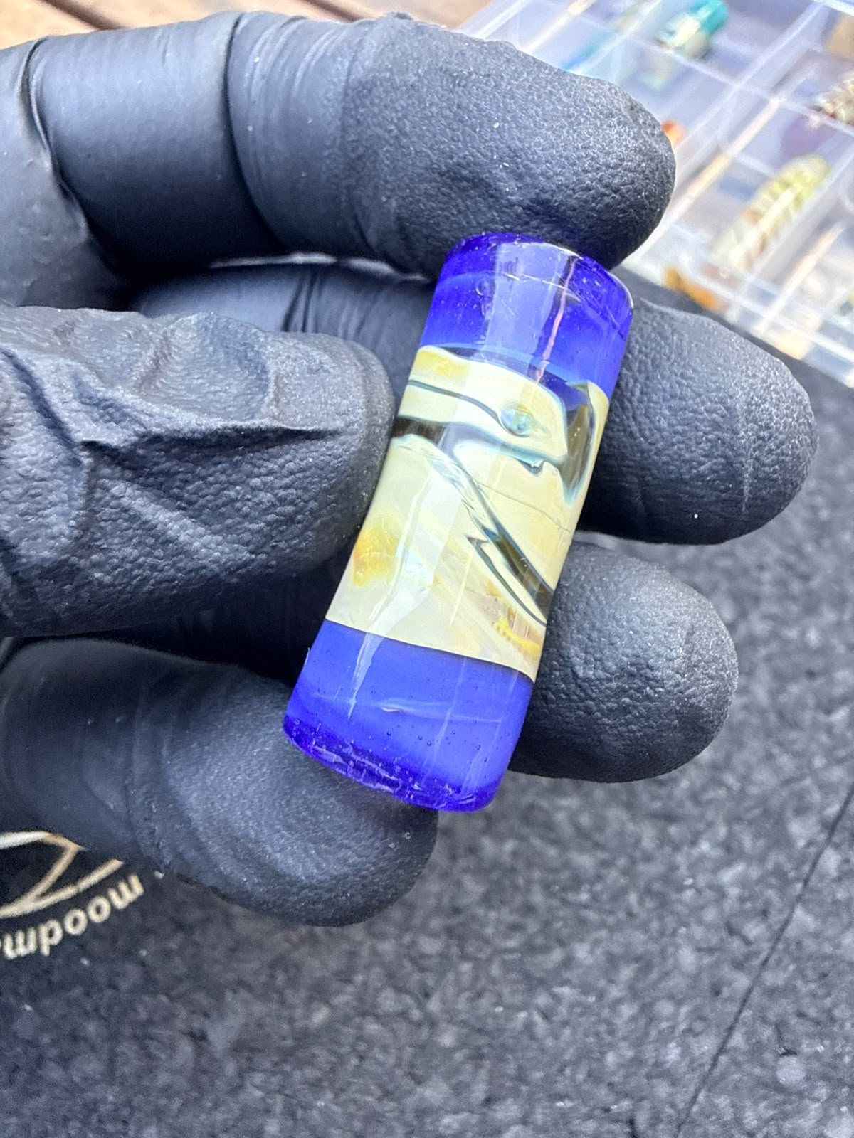Punta de artista de cristal de Mecca – Brillo azul / Crema / Amarillo – Grado B – 12,8 mm