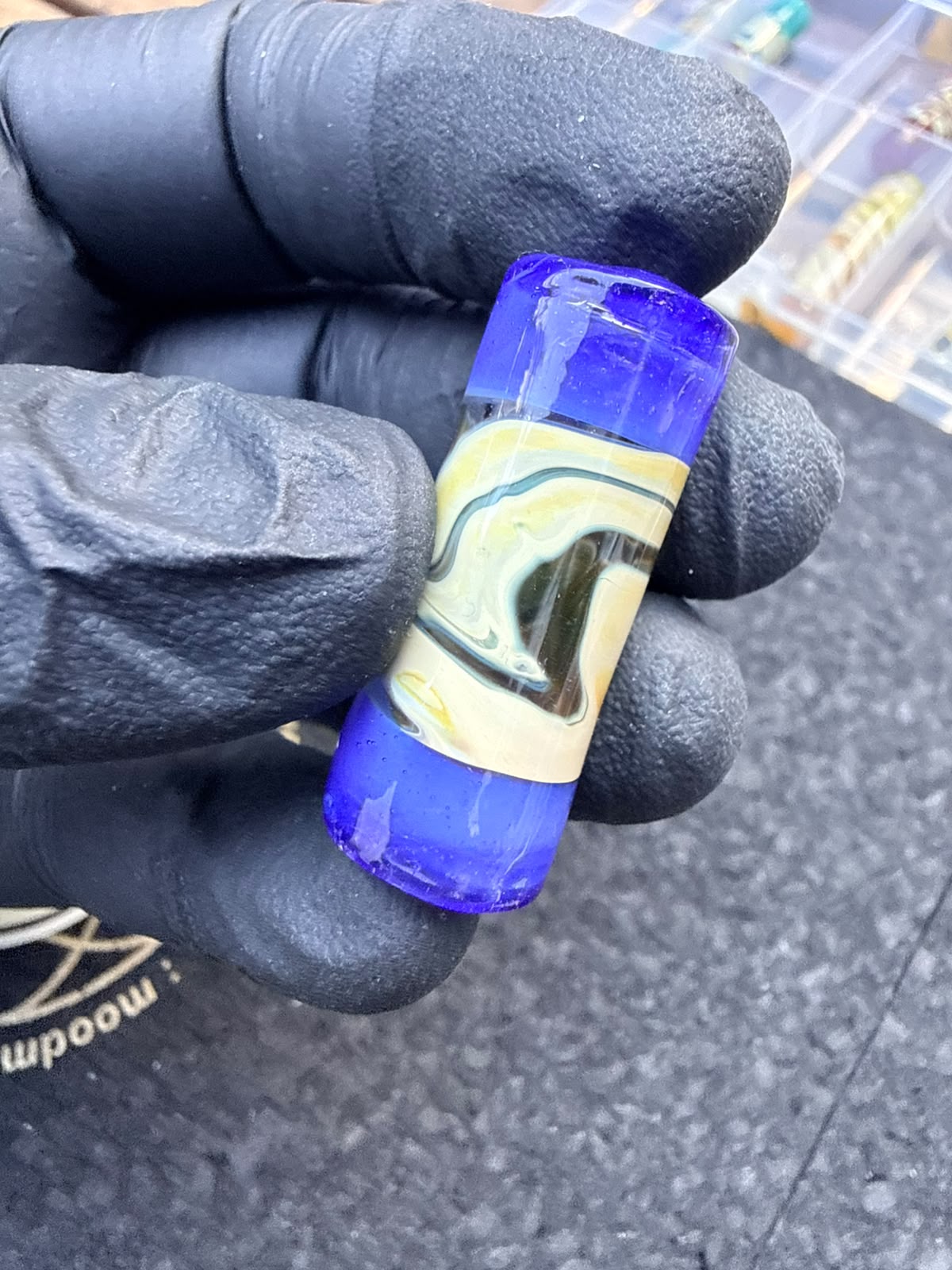 Punta de artista de cristal de Mecca – Brillo azul / Crema / Amarillo – Grado B – 12,8 mm