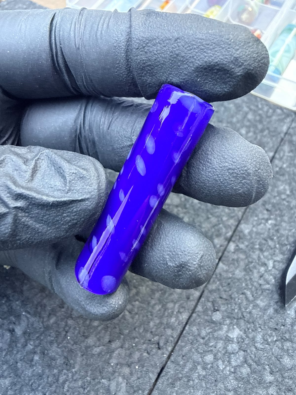 Punta para artista de vidrio Meccas - Azul real / Efecto de puntos blanco lechoso - 11,4 mm