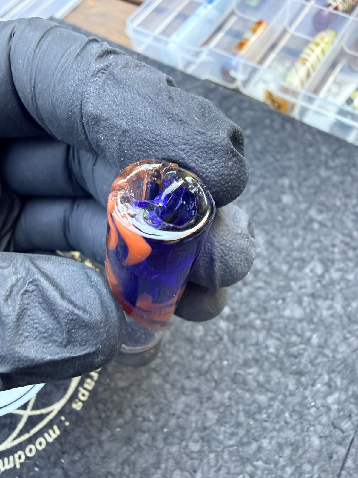 Punta de artista de vidrio de Mecca – Azul real / Llama naranja – Grado B – 13,4 mm