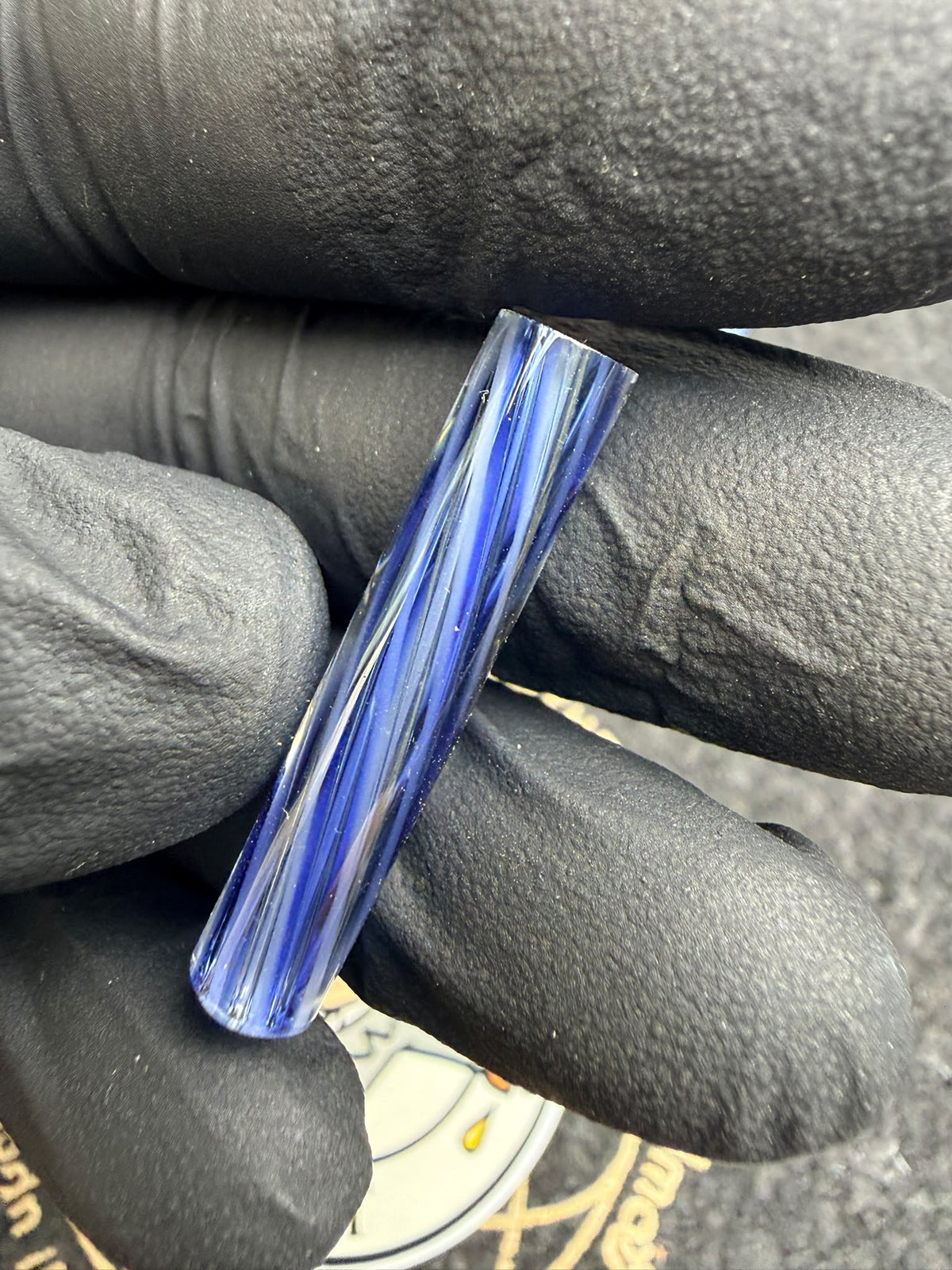 Boquilla de cristal con múltiples orificios Meccas – Gris / Azul / Transparente – Estilo Barber Pole – 6,2 mm